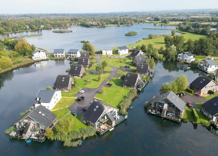 Waters Edge 04, Waterside Lodge P